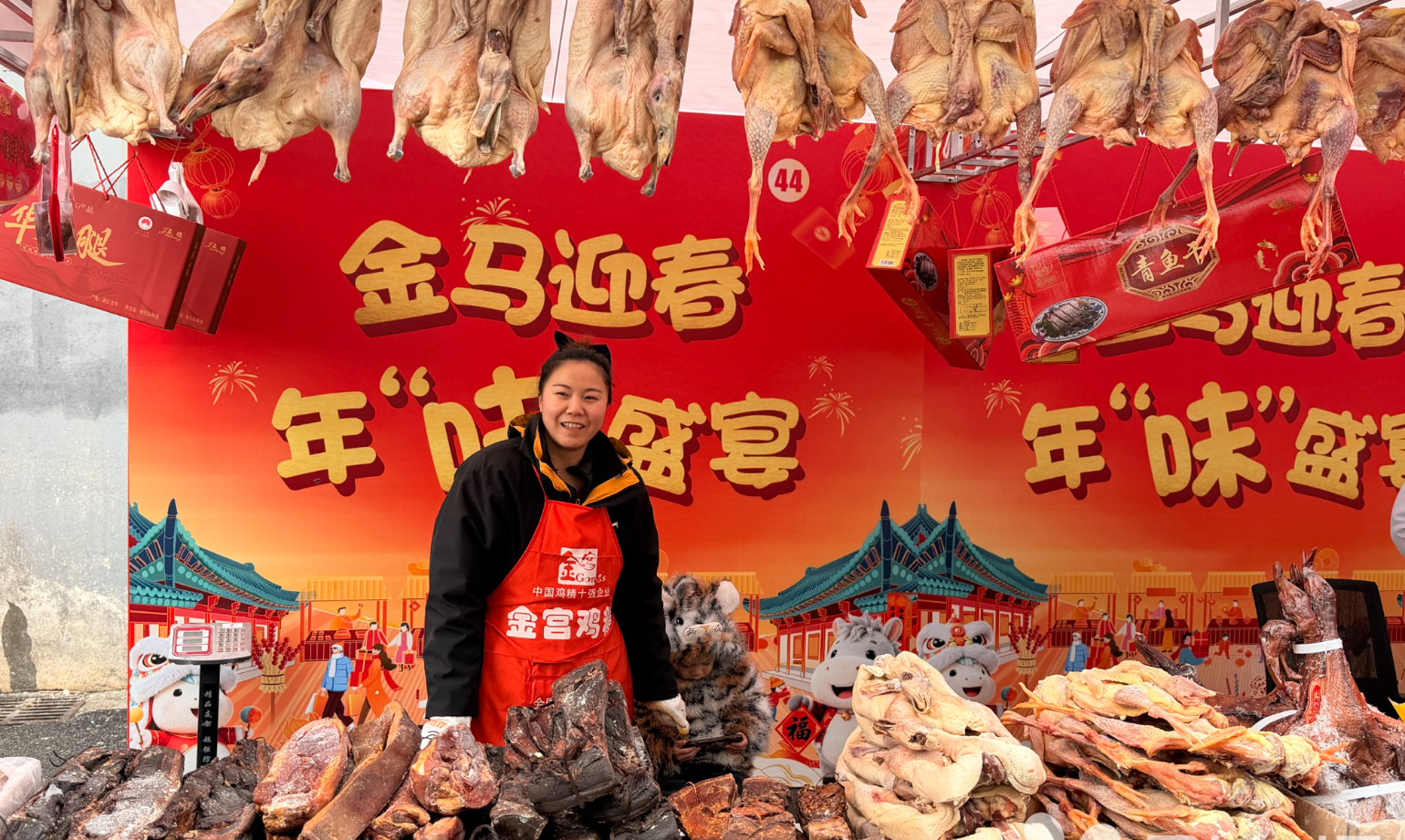 “年味经济”热潮涌动“南环桥甄选”亮相年货专场